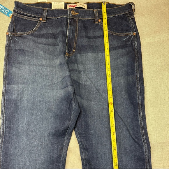 Wrangler Men's Weather Anything Legacy Straight Fit Jeans Size 36x30 - Picture 4 of 12